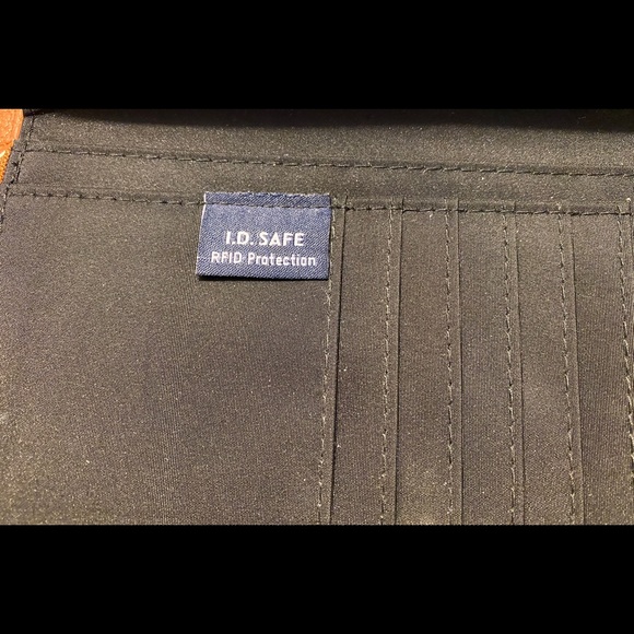 Ladies Nautica Wallet with ID Safe Protection - Picture 5 of 5